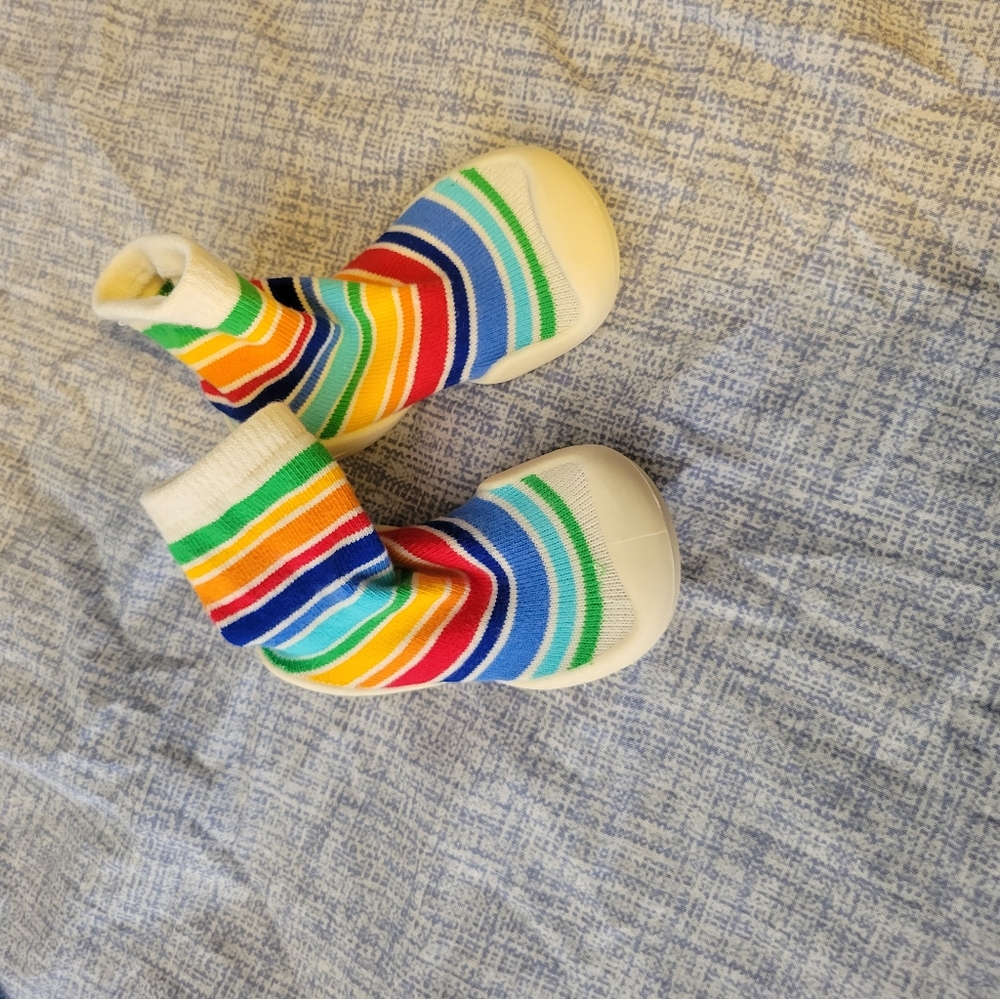 Nuby shoe socks size small